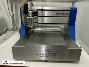 Fotografia do Fresa CNC para prototipagem rápida de placas de circuito impresso